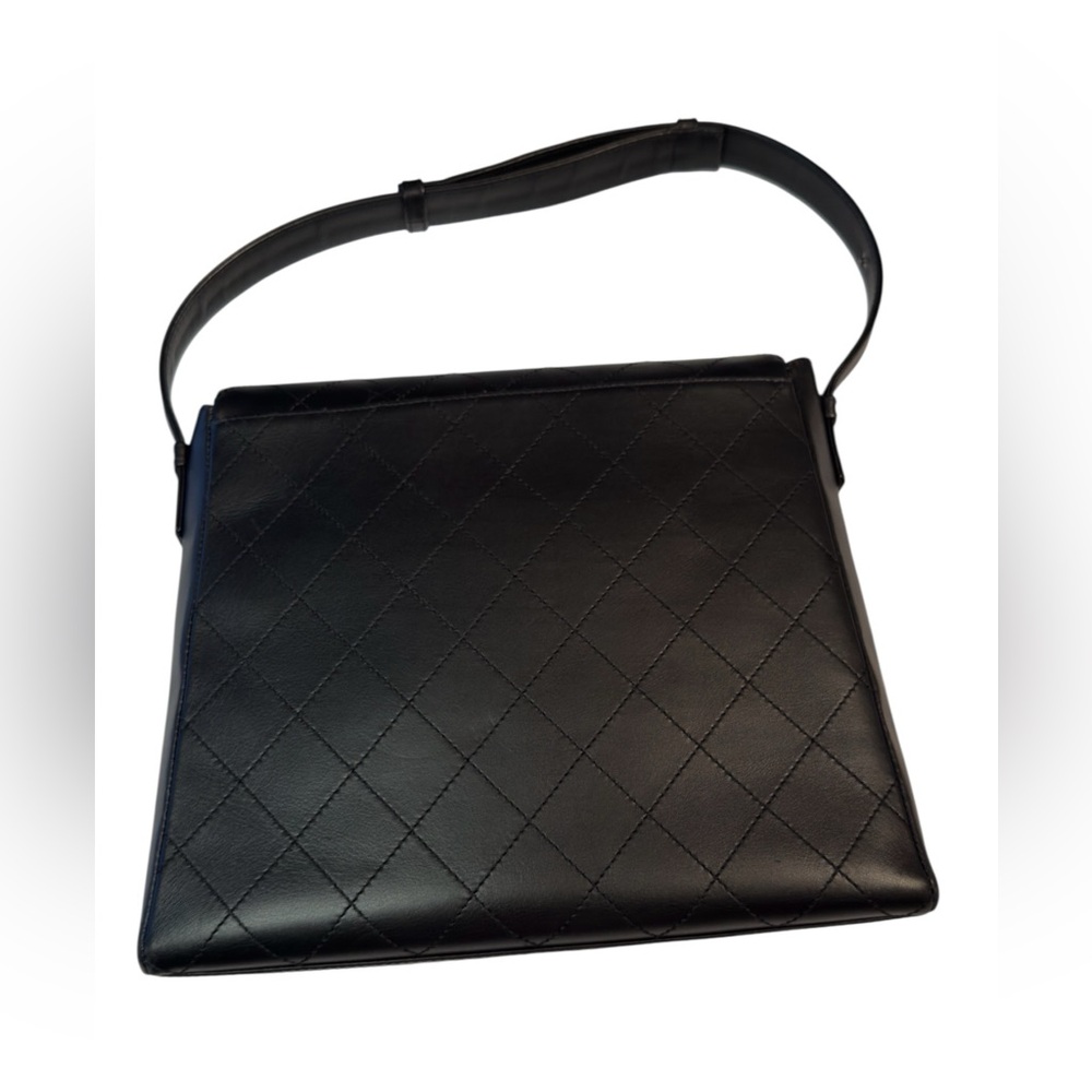 🖤 Chanel Vintage Matelassé “So Black” CC Lock Flap – Medium - Picture 3 of 12